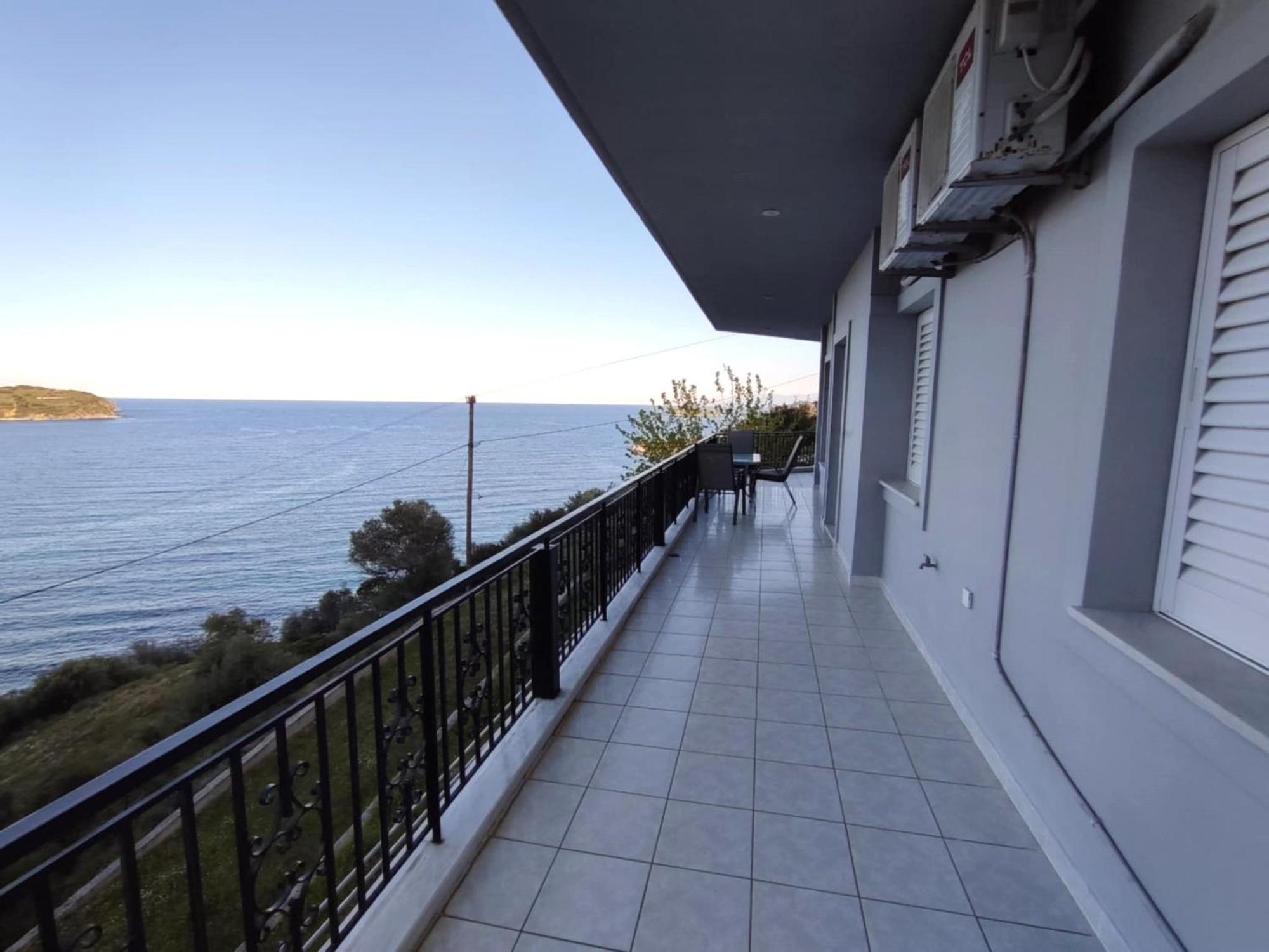 Aegean Beachfront Petriaí 外观 照片